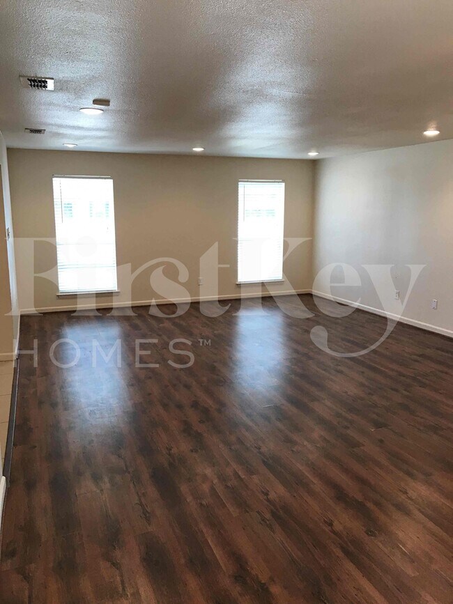 Photo - 1217 Meadow Creek Dr