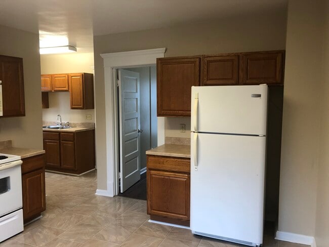 Kitchen - 2124 Cherry St Unit 1