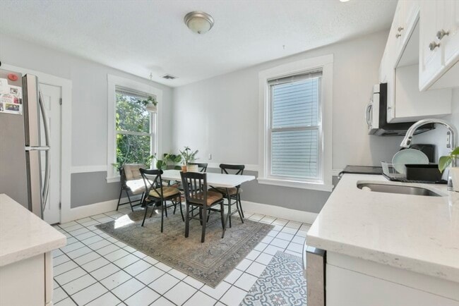 Building Photo - 34-36 Boston St Unit 3