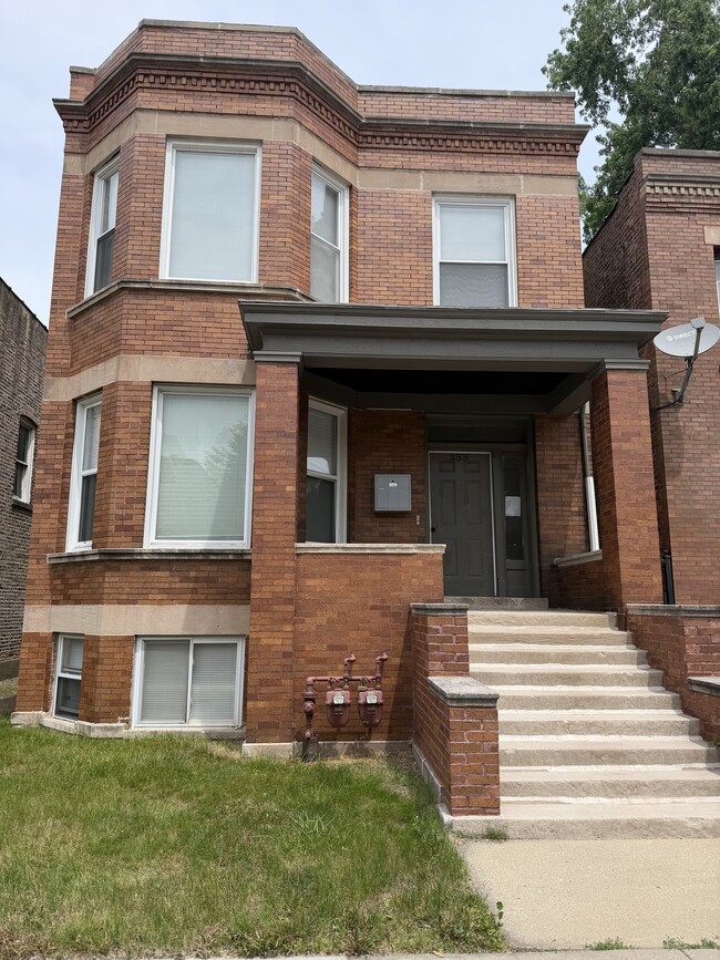 Building Photo - 358 E 70th Pl Unit 358