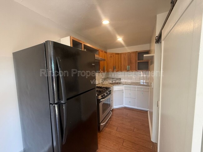 Photo - 2810 Sherwin Ave Unit B