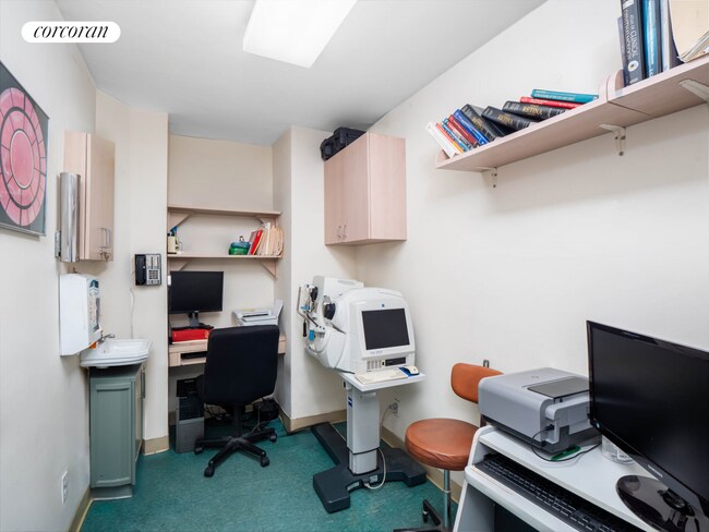 Photo - 20 E 68th St