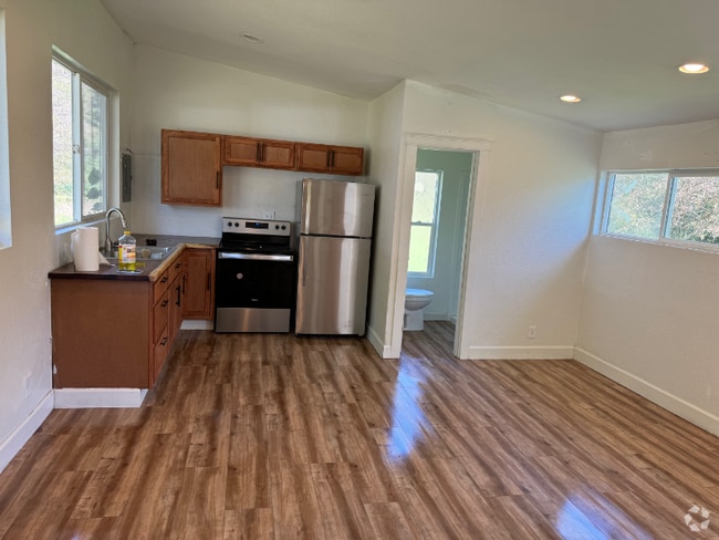 Building Photo - 4126 Ginnett Rd Rental