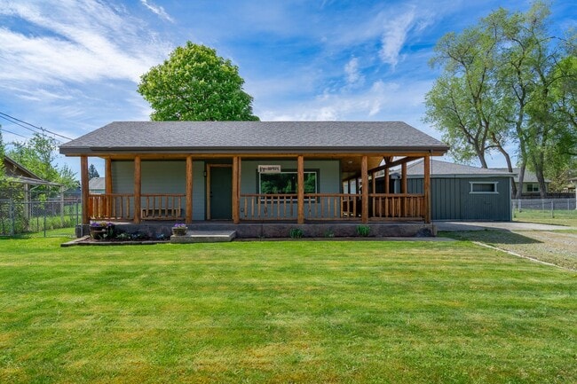 Building Photo - Spacious 3 Bed Home in Central Valley Scho...