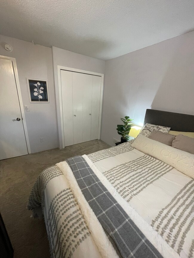 Photo - 6941 Ives Ln N