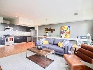 Photo - 463 N High St Unidad 3C