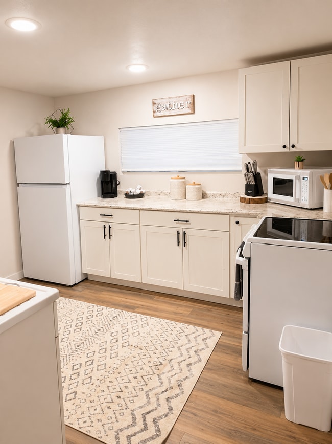 Building Photo - Charming 1-Bedroom, 1-Bath House Fully Furnished- All Utilites Included