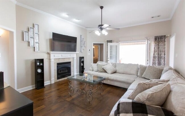 Photo - 521 Breckinridge Ln