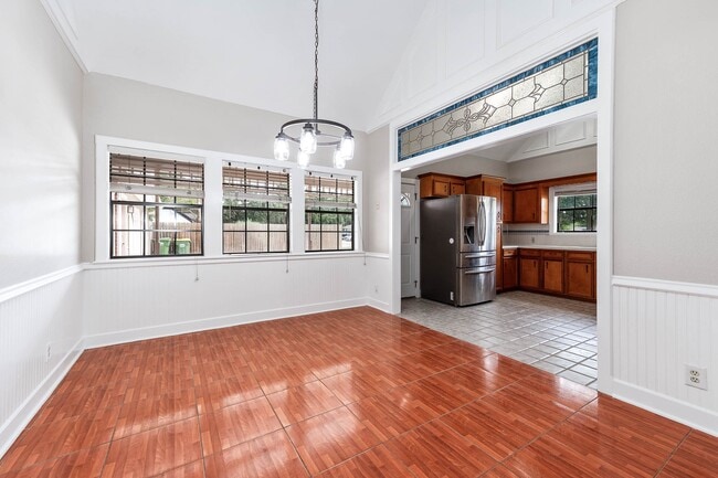 Building Photo - 2245 N Austin Ave