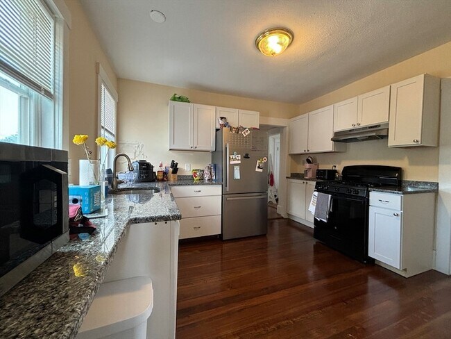 Building Photo - 109 Birch St Unit 3 Rental