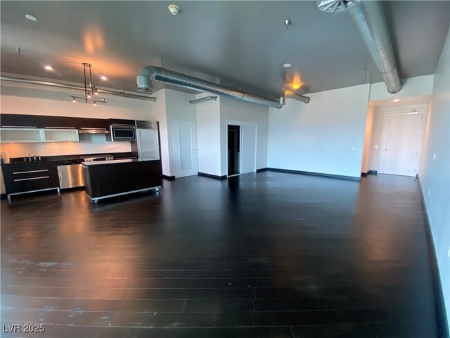 Building Photo - 200 Hoover Ave Unit 1501