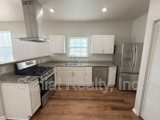 Photo - 1461 N Robertson St