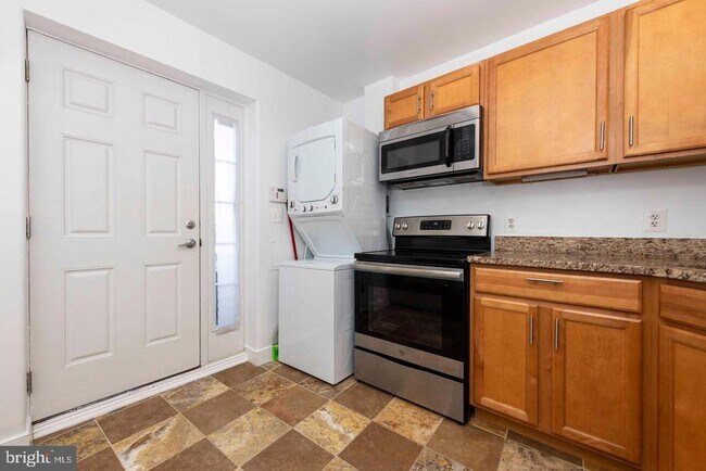 Building Photo - 514 Hobart Pl NW Unit 1 Rental