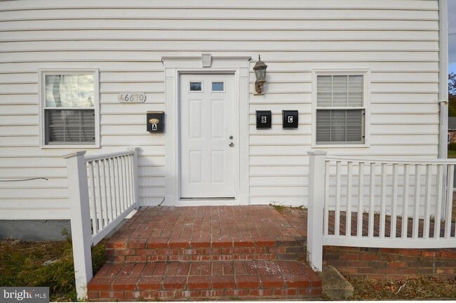 Photo - 46670 Midway Dr