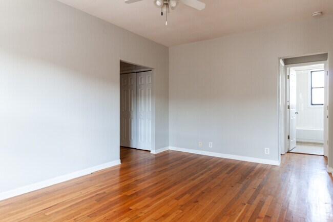 Photo - 736 W Addison St