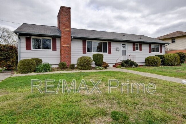 Photo - 609 Birch Dr