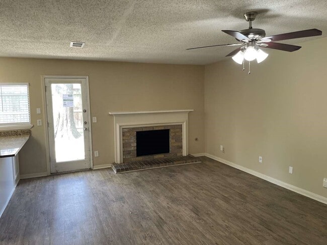 Building Photo - 18083 Glenledi Dr