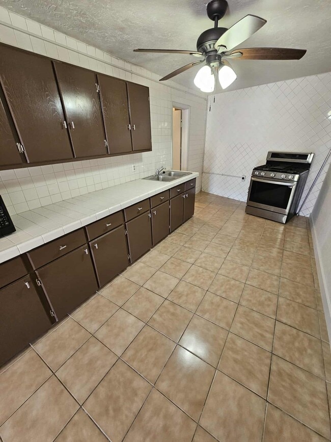 Photo - 4115 Bering St