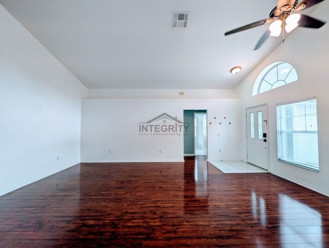 Photo - 30549 Tremont Dr