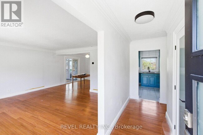 Photo - 990 Harmony Rd N