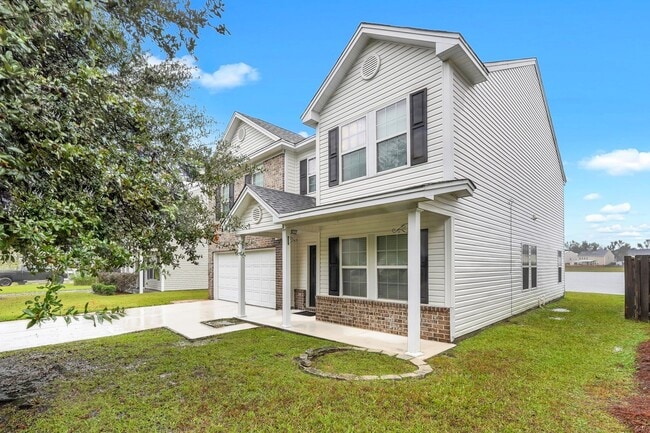 Photo - Beautiful Waterfront Property in Lake Shore