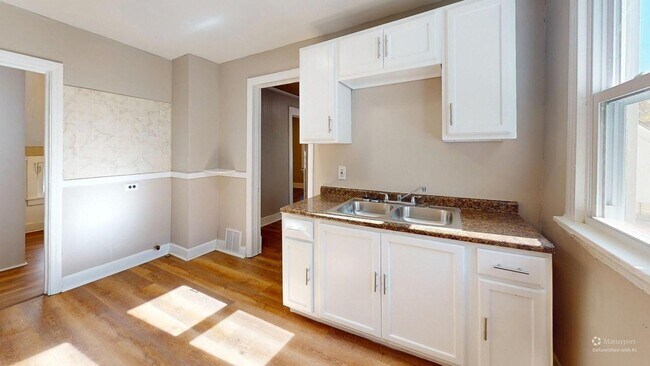 Building Photo - 2818 E 119th St Unit 2818 E 119th Up