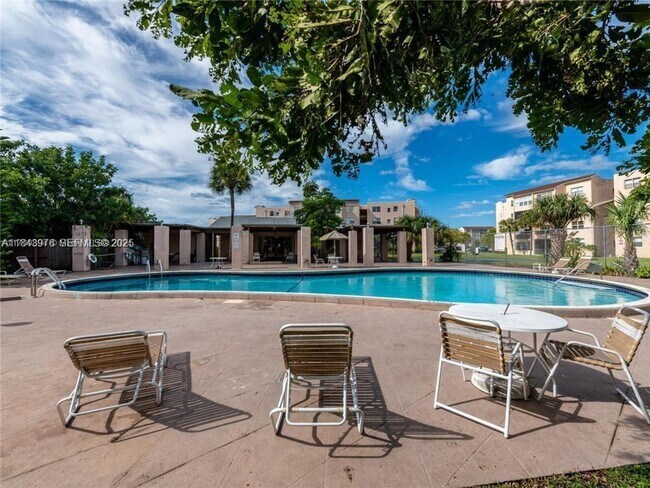 Photo - 2841 Somerset Dr Unit 117