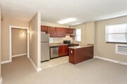 2BR, 1BA - 708 SF