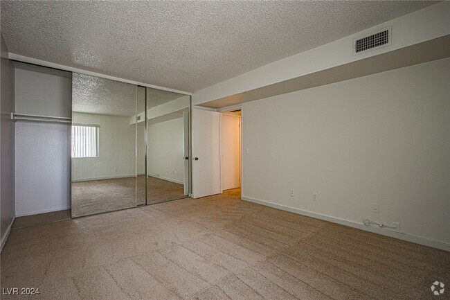 Building Photo - 1405 E Vegas Valley Dr Unit 404 Rental