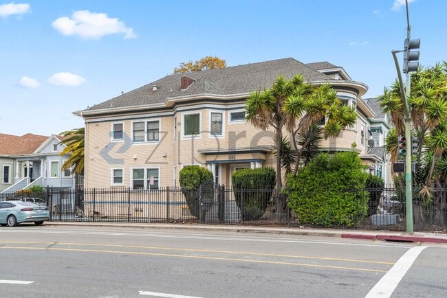 Photo - 1202 Adeline St
