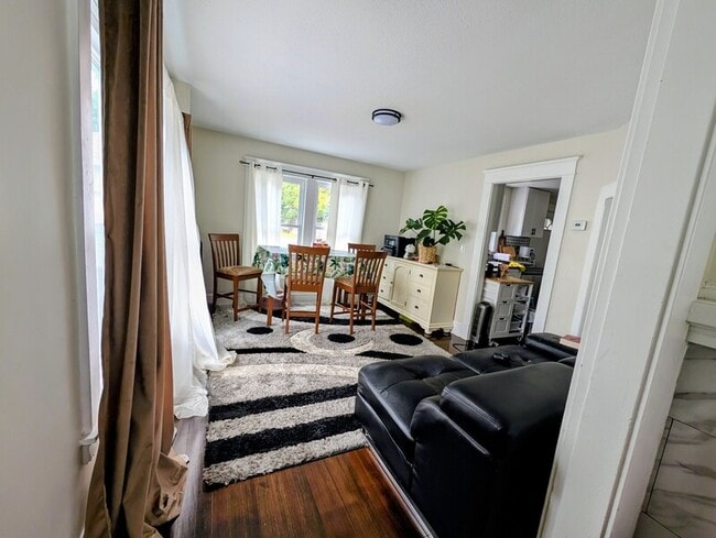 Photo - 126 Prentice St