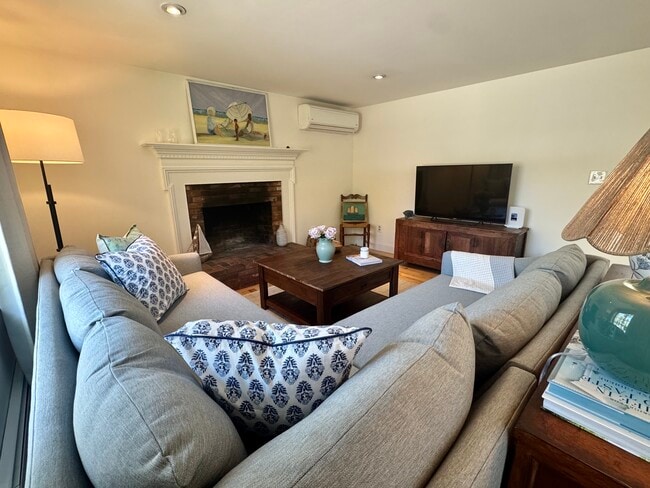 Photo - 5 Commons Way