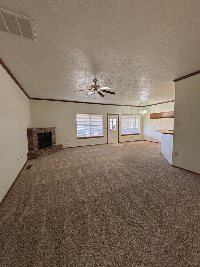 Photo - 3br 2.5ba on Surrey Hills Golf Course!!