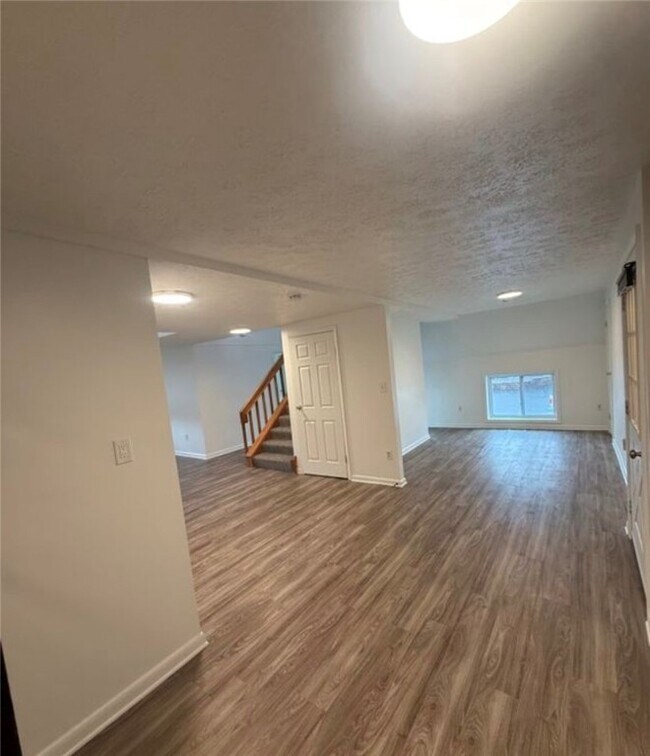 Photo - 639 Phillips Rd