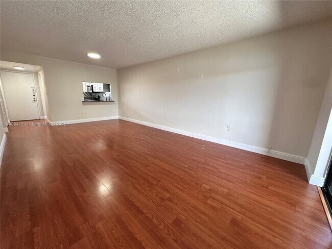 Photo - 8875 Fontainebleau Blvd Unidad 205