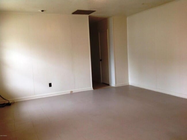 Photo - 706 Picard Rd