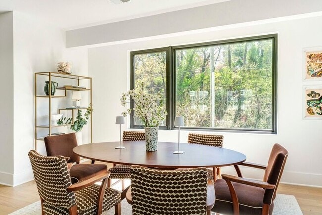 Photo - 981- 987 Fifth Street SW