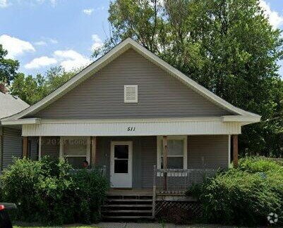 Building Photo - "Charming 2-Bedroom Gem in Wichita: Cozy 1... Rental