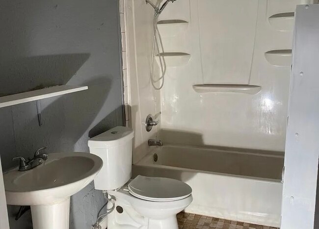 Photo - 3217 James Ave