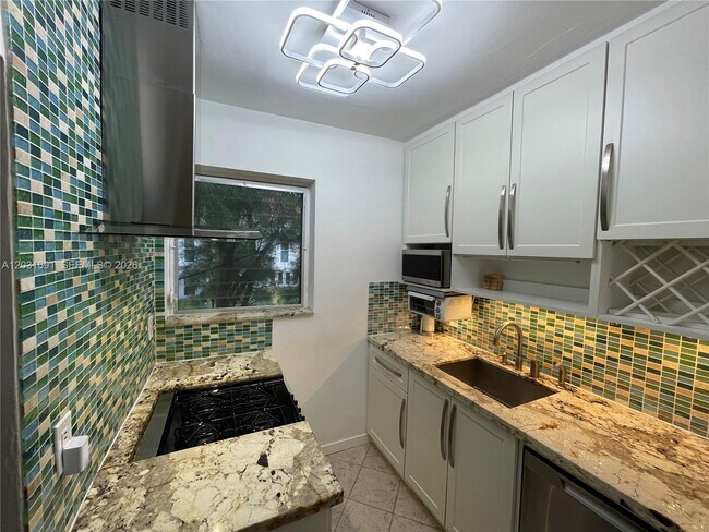 Photo - 4740 Pine Tree Dr Unit 25