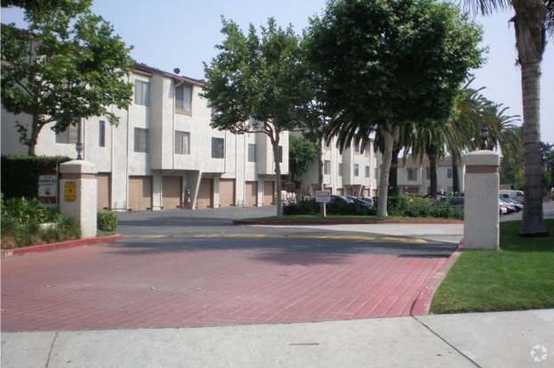 Building Photo - 5484 Dobbs St Rental