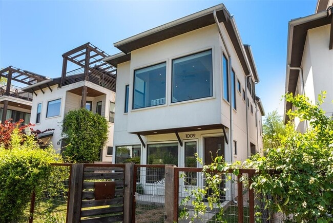 Photo - 1009 E 12th St