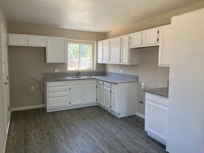 Photo - 701 Mcclean Ave
