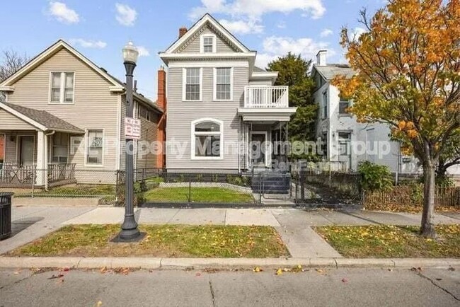 Photo - 786 E Main St House