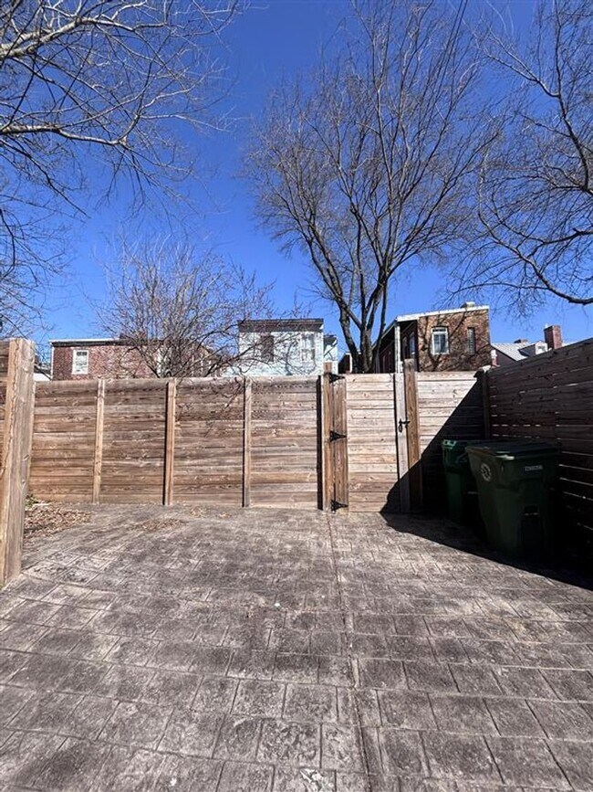 Photo - 2235 Venable St