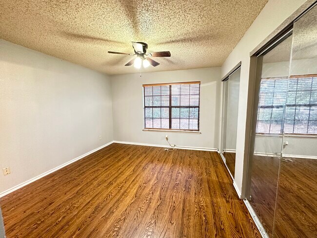 Photo - 734 W Collins St