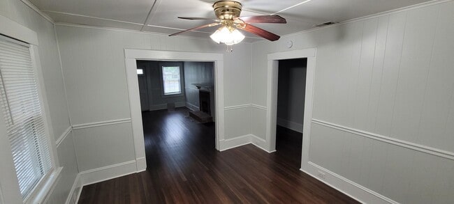 Photo - 923 Rosewood Pl