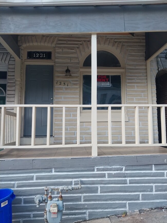 Building Photo - 1231 Buttonwood St Rental