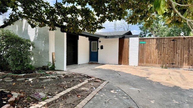 Building Photo - 11103 Greenwillow Dr Rental