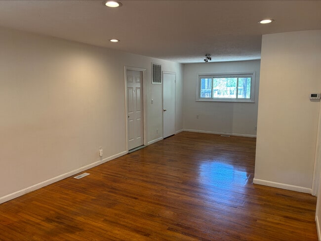 Photo - 520 N Hale St